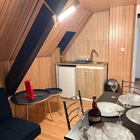 Maison Charmante à Avec Jardin