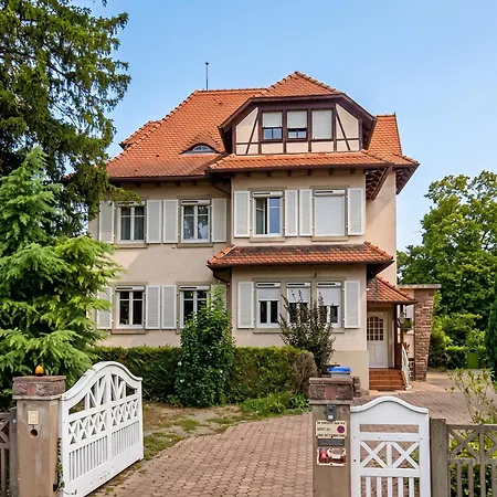 Casa de Férias Maison Charmante à Avec Jardin